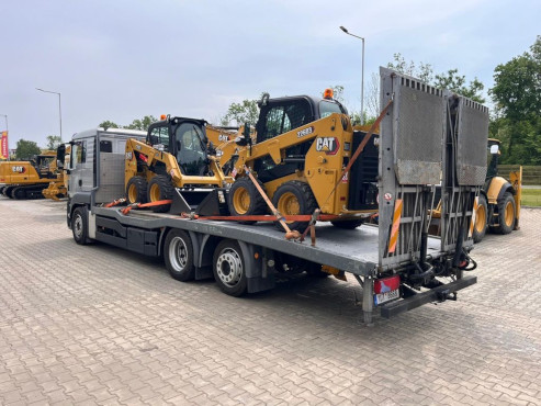 Smykový nakladač CAT 226 D3